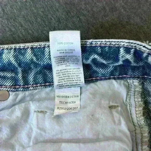 PacSun Mom Short Acid Wash Distressed 90s Cuffed Hem Jean Short Women’s Size 29. - Picture 10 of 12